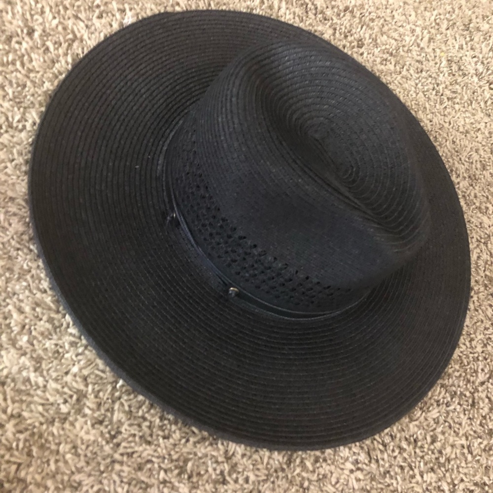BNIB CJLA VENTURA HAT BLACK